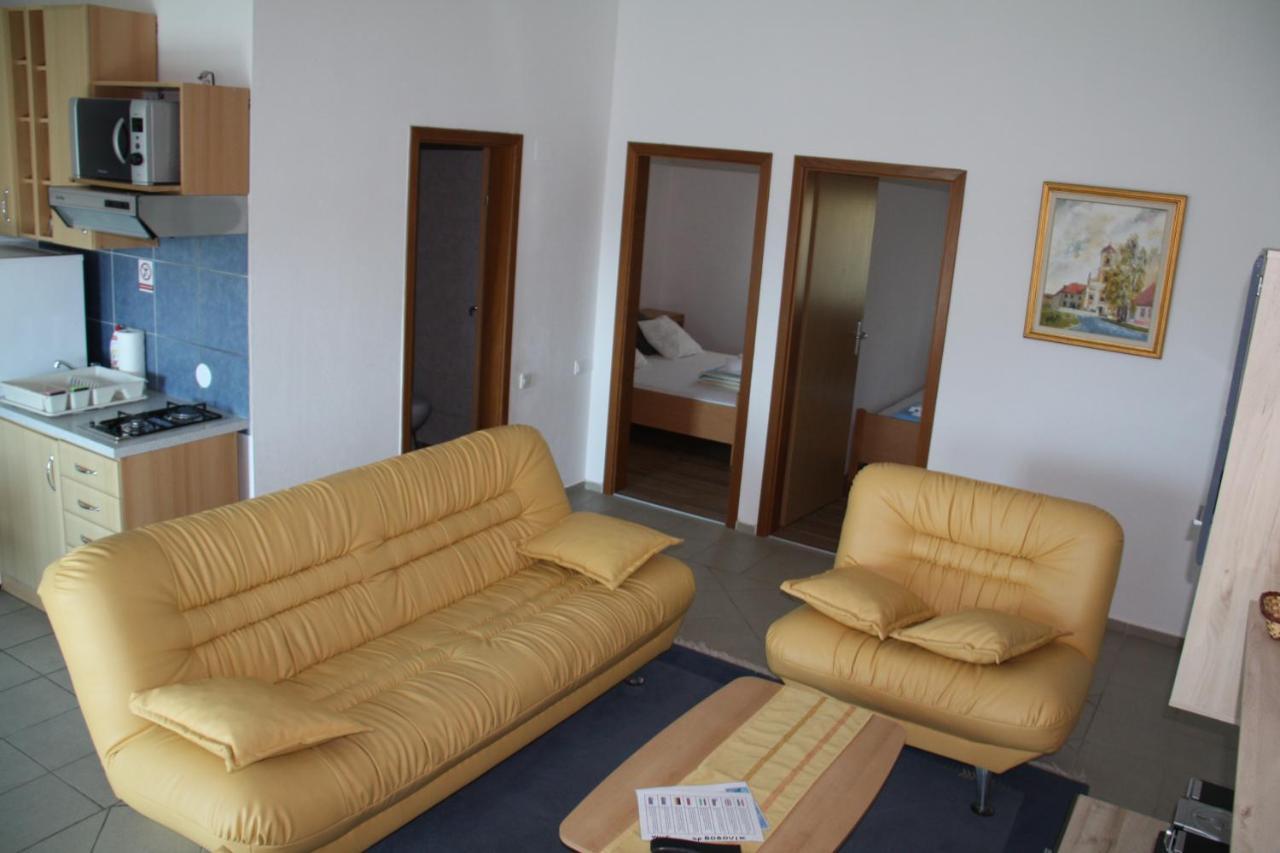 Vila Filipasic Apartment วีร์ ภายนอก รูปภาพ