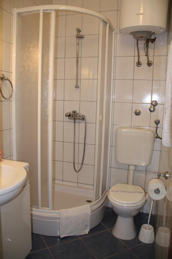 Vila Filipasic Apartment วีร์ ภายนอก รูปภาพ