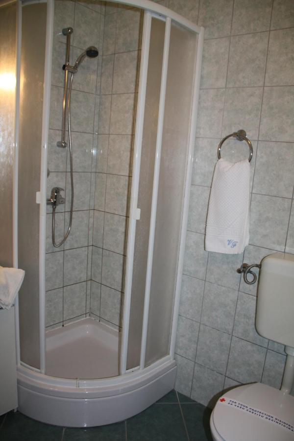 Vila Filipasic Apartment วีร์ ภายนอก รูปภาพ