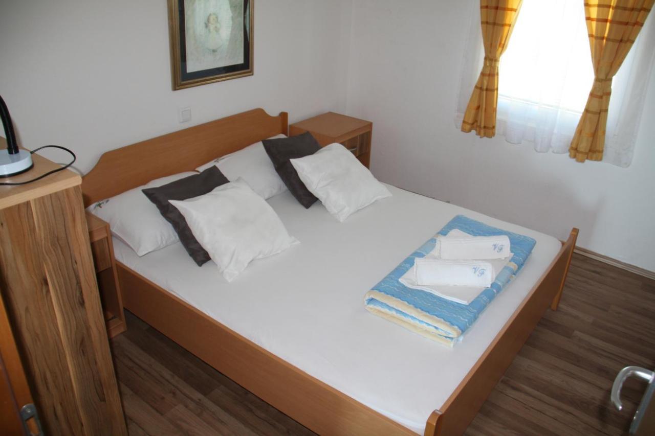 Vila Filipasic Apartment วีร์ ภายนอก รูปภาพ