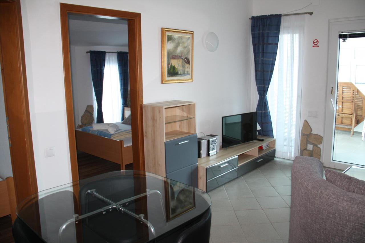 Vila Filipasic Apartment วีร์ ภายนอก รูปภาพ
