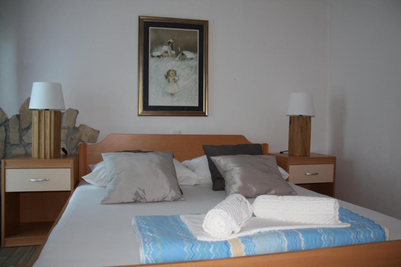 Vila Filipasic Apartment วีร์ ภายนอก รูปภาพ