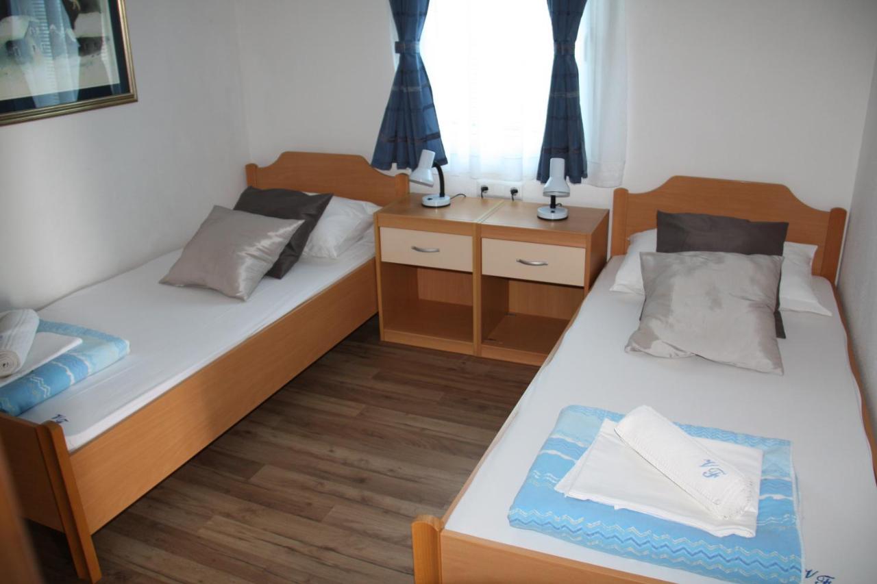 Vila Filipasic Apartment วีร์ ภายนอก รูปภาพ