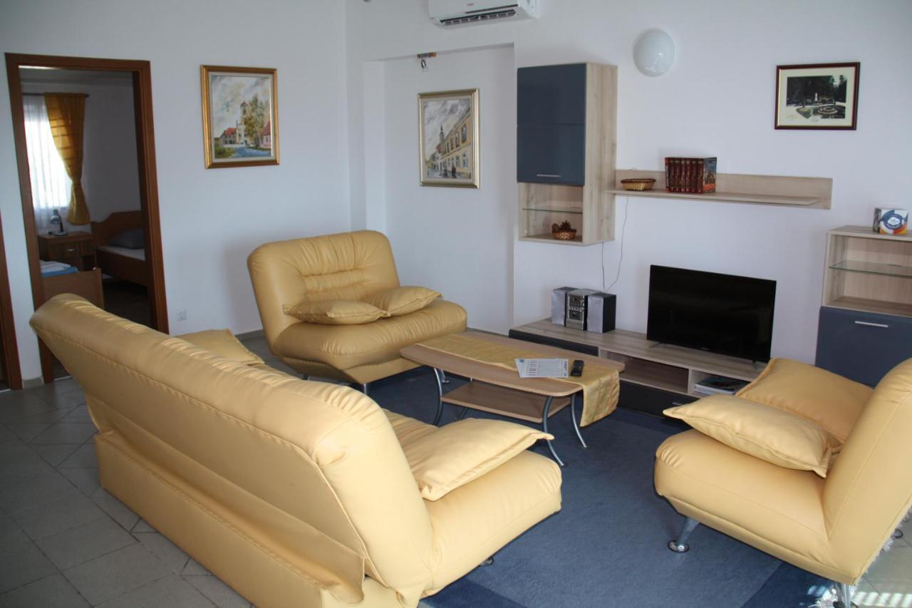Vila Filipasic Apartment วีร์ ภายนอก รูปภาพ