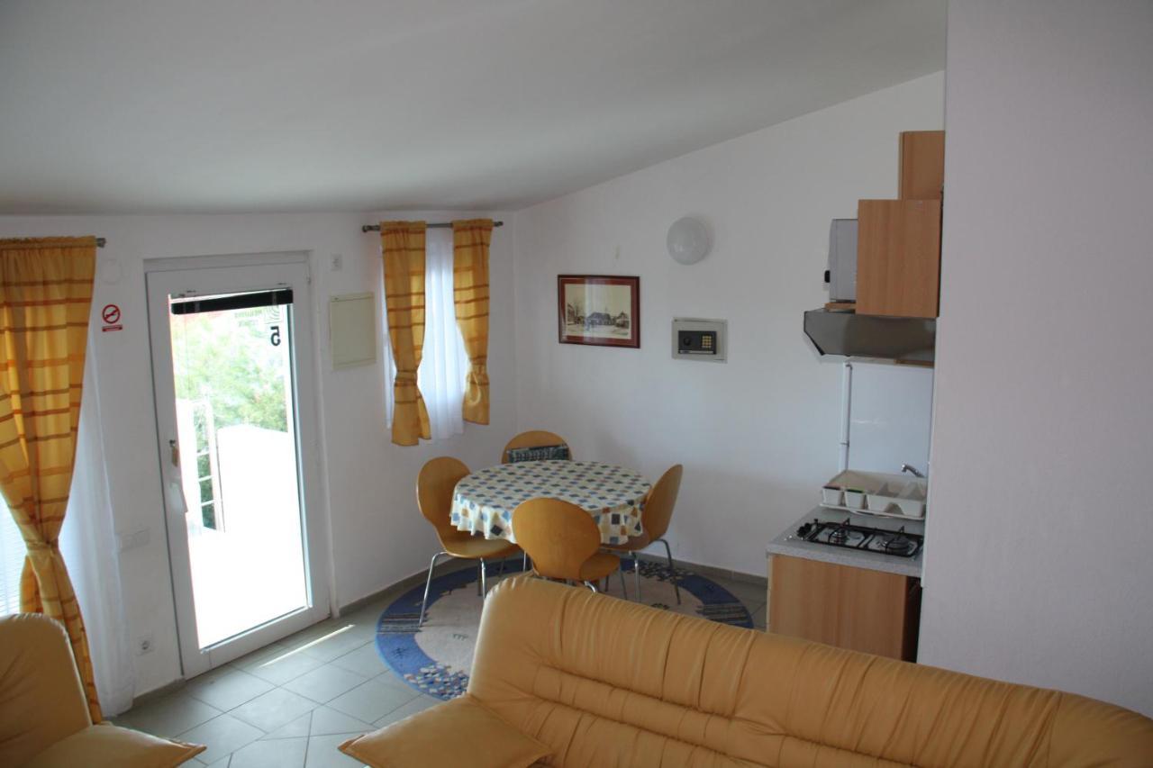 Vila Filipasic Apartment วีร์ ภายนอก รูปภาพ
