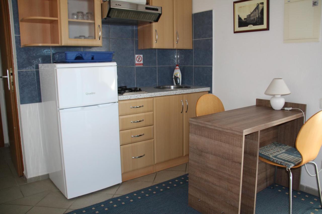 Vila Filipasic Apartment วีร์ ภายนอก รูปภาพ
