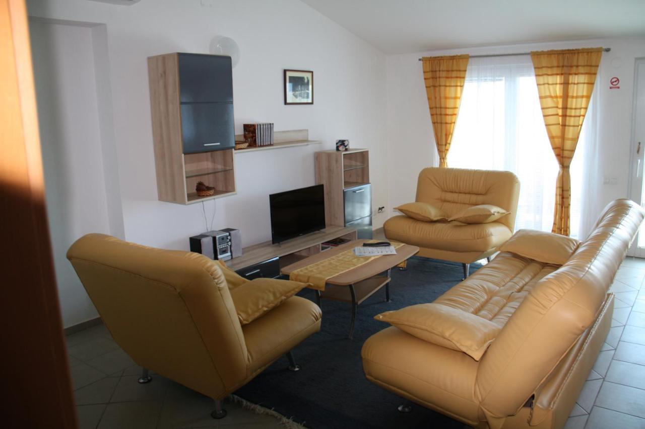 Vila Filipasic Apartment วีร์ ภายนอก รูปภาพ