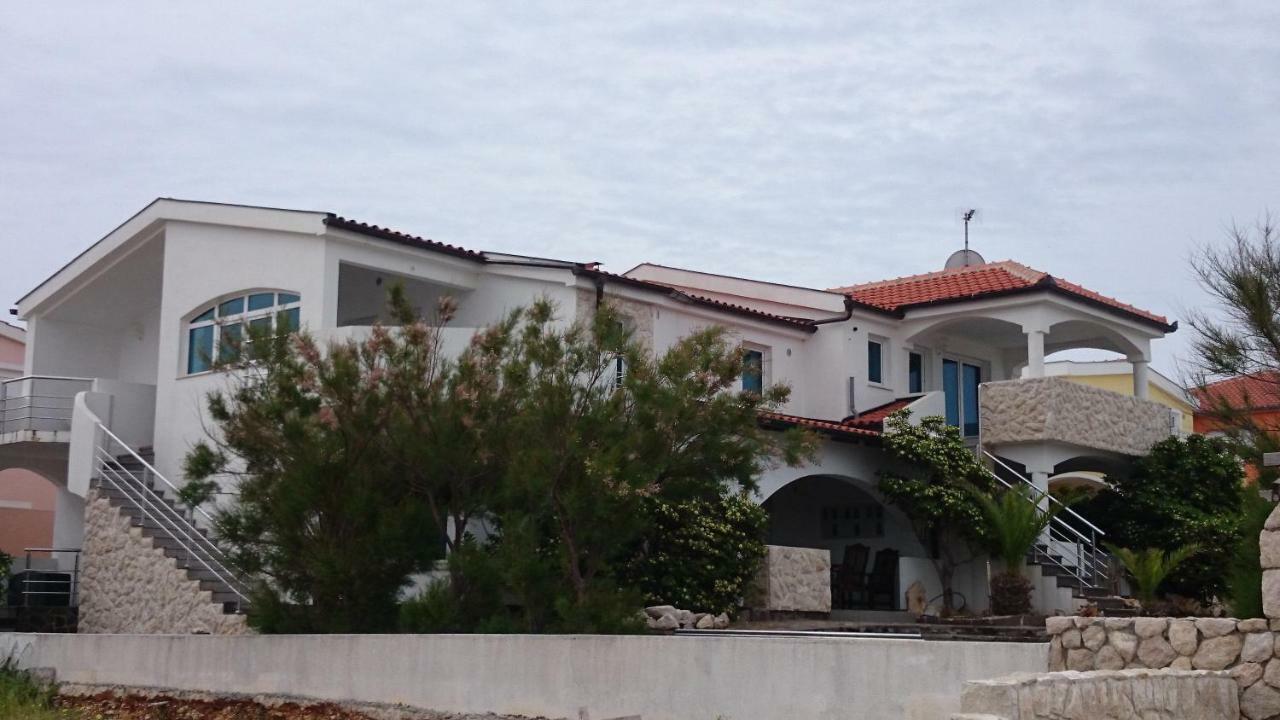 Vila Filipasic Apartment วีร์ ภายนอก รูปภาพ