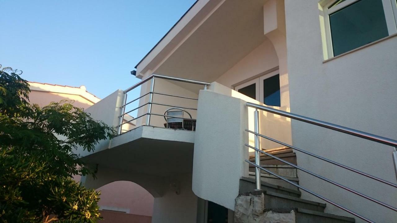 Vila Filipasic Apartment วีร์ ภายนอก รูปภาพ