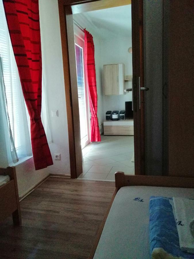 Vila Filipasic Apartment วีร์ ภายนอก รูปภาพ