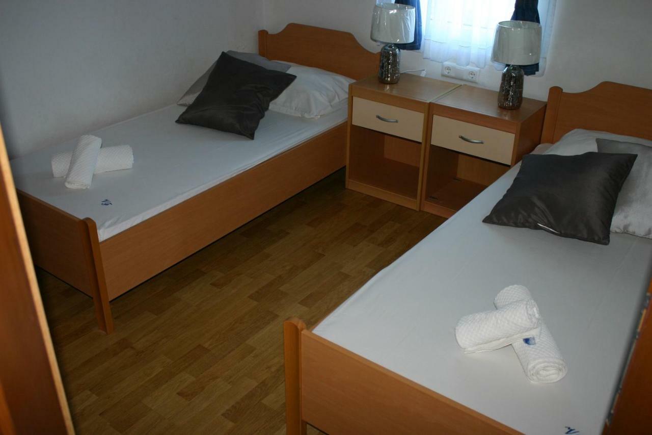 Vila Filipasic Apartment วีร์ ภายนอก รูปภาพ